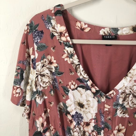 ❌SOLD❌TORRID Dusty Rose Floral Button Babydoll Top - Picture 4 of 8